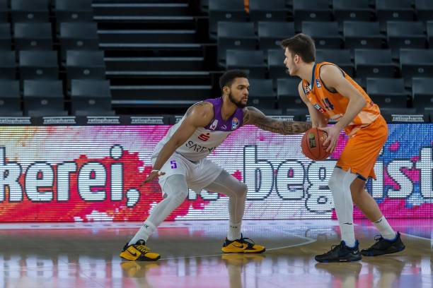 一路击败强 一路击败强