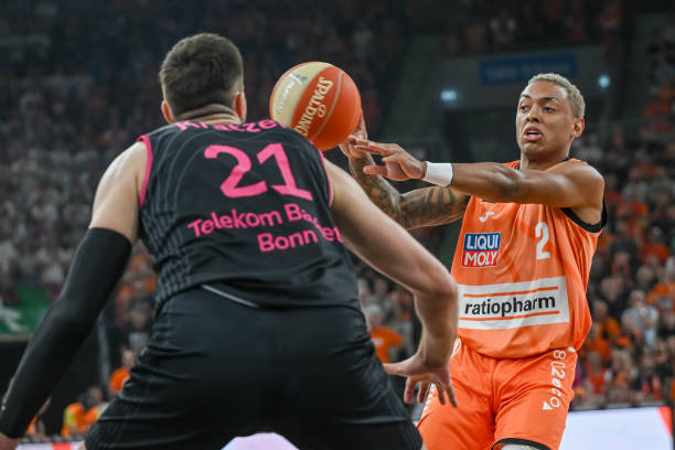 以他迅猛的 以他迅猛的