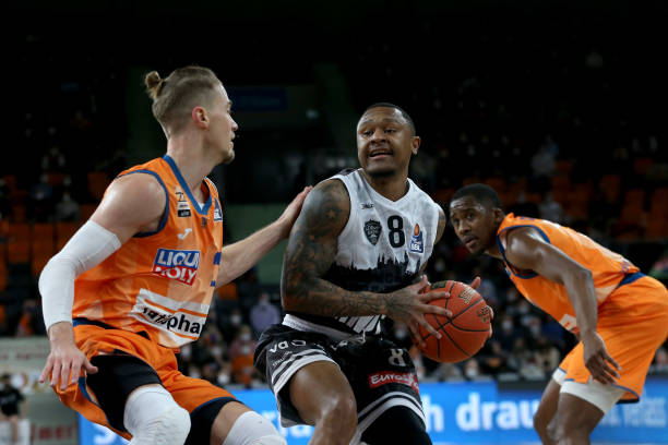 和年轻球员 和年轻球员